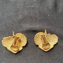 Vintage 1928 Cushion Clip-On Gold Tone Seashell / Beach Themed Earrings