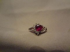 #195–VINTAGE STERLING SILVER HEART RING-925-SIZE-7 1/2–VERY NICE STONES-
