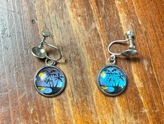 A209 Vintage Butterfly Wing Palm Tree Silver Tone Screw Back Dangle Earrings