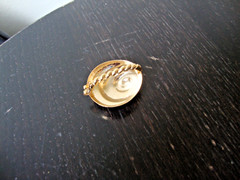 VTG 1970s SPIRAL SEASHELL GOLD TONE HINGED W/SAFETY CATCH DRESS/SCARF CLIP