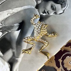Vintage Rhinestone Frog Brooch – Gold Tone – Crystal Pave Figural – 2.5” -c1980s