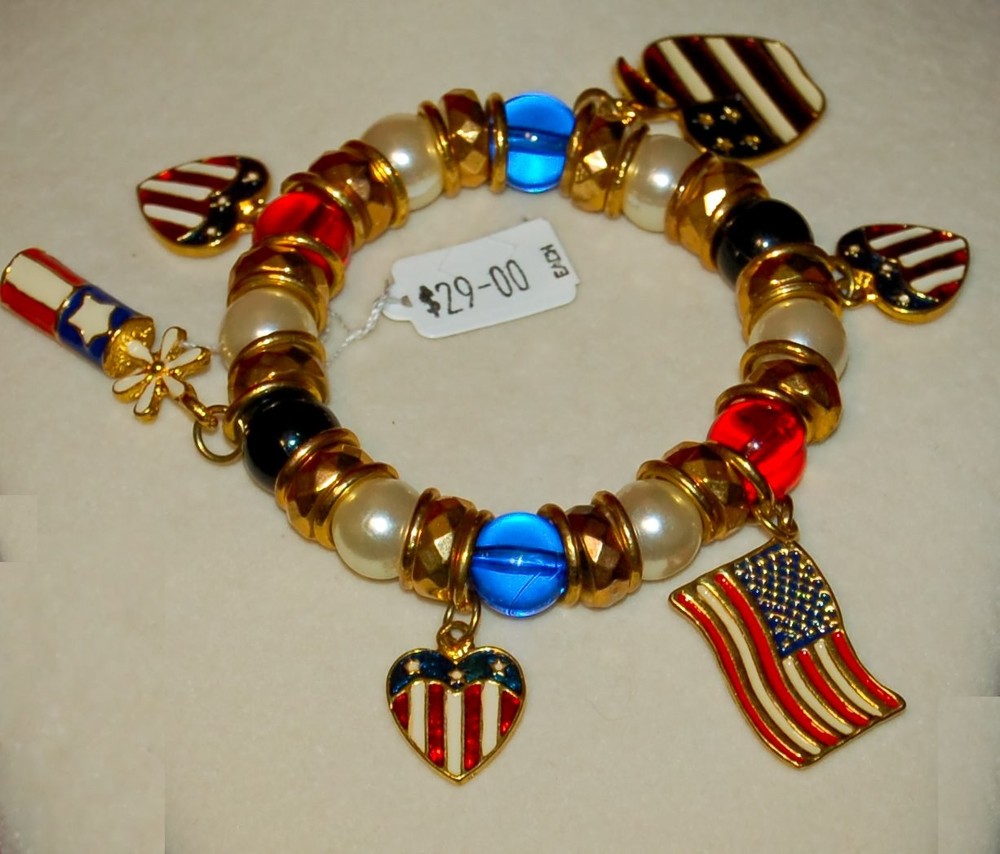 VINTAGE JEWELRY Bracelet Stretchable Patriotic USA