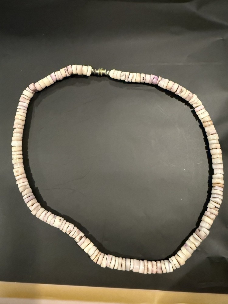 VTG Hawaiian White Puka Shell Necklace Barrel Clasp pre-owned 17 Inches