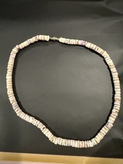 VTG Hawaiian White Puka Shell Necklace Barrel Clasp pre-owned 17 Inches
