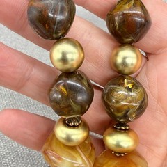 Vintage Necklace Marbled Acrylic Beads Gold Tone Metal Leaf Pendant 17 Inches