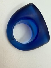 Vintage Ring Costume Frosted Cobalt Blue Lucite Plastic Size 7