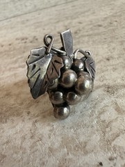 925 Sterling Silver Mexico Vintage Grape Cluster Leaf Ring