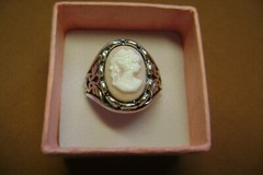 NIB- VINTAGE STYLE PINK RESIN VICTORIAN LADY SIZE 8.5 SILVER TONE RING