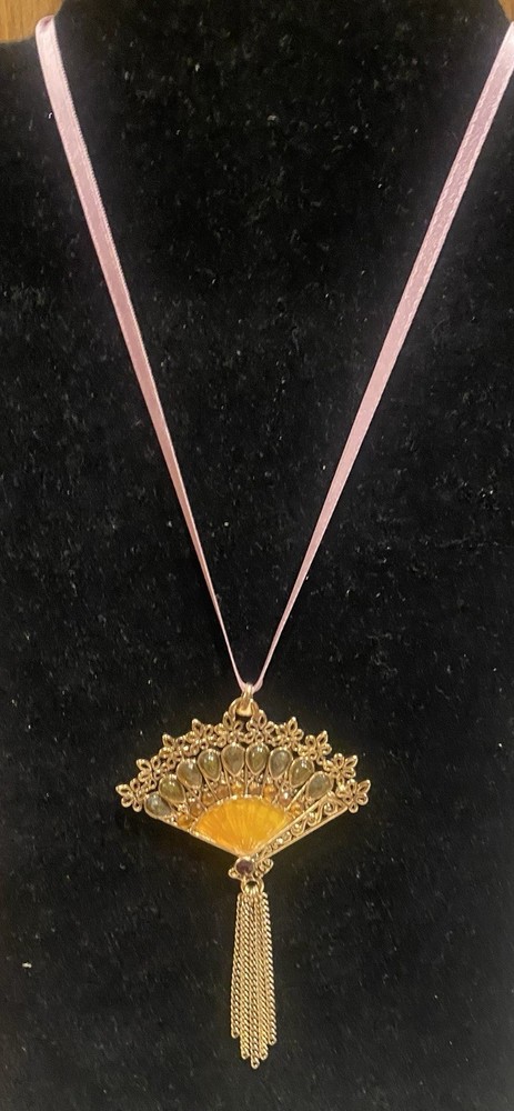 NWT Vintage Inspired VILLAGER 15” Open Fan Pendant Necklace Lavender Ribbon