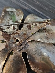 Vintage Brooch 5 Leaf Bloom – No Brand