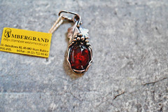 AMBERGRAND POLAND STERLING SILVER BALTIC AMBER GRAPES LEAVES PENDANT. BRAND NEW