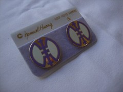 VINTAGE SAMUEL HUANG DESIGNER CLOISONNE ‘SHOU’ LAVENDER & CREAM STUD EARRINGS