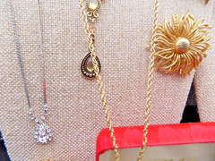 VINTAGE JEWELRY LOT Many Signed Necklaces Brooches Earrings & Bracelets (L2)