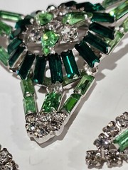 Juliana D&E Delizza Elster GREEN Art Deco Triangular Brooch Pin Earrings Set