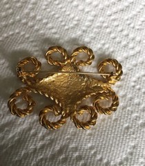 Vintage 2-1/4″ Gold Tone Pin Brooch Costume Jewelry ZZ-17