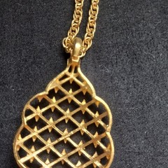 Vintage Trifari Crown Necklace. Gold Tone, 12 In Chain, Pendant 2.5 X 1.5