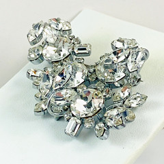 STUNNING AUSTRA Rhinestone Cluster Silver Tone Estate Brooch Ring Construction