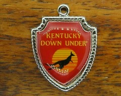 Vintage silver KENTUCKY DOWN UNDER ADVENTURE ZOO TRAVEL SHIELD charm 50-11
