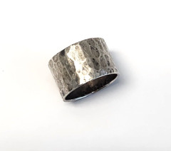 Vintage 925 Silver hammered band wide ring 12.5mm made in Israel Estate