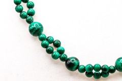 Vintage Malachite Beaded Necklace 16.5″ Graduated Figure 8 Statement Strand 34g