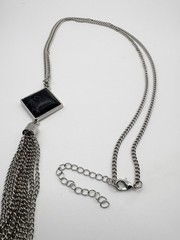 VINTAGE TONI GENUINE BLACK HOWLITE PENDANT TASSEL NECKLACE SILVERTONE