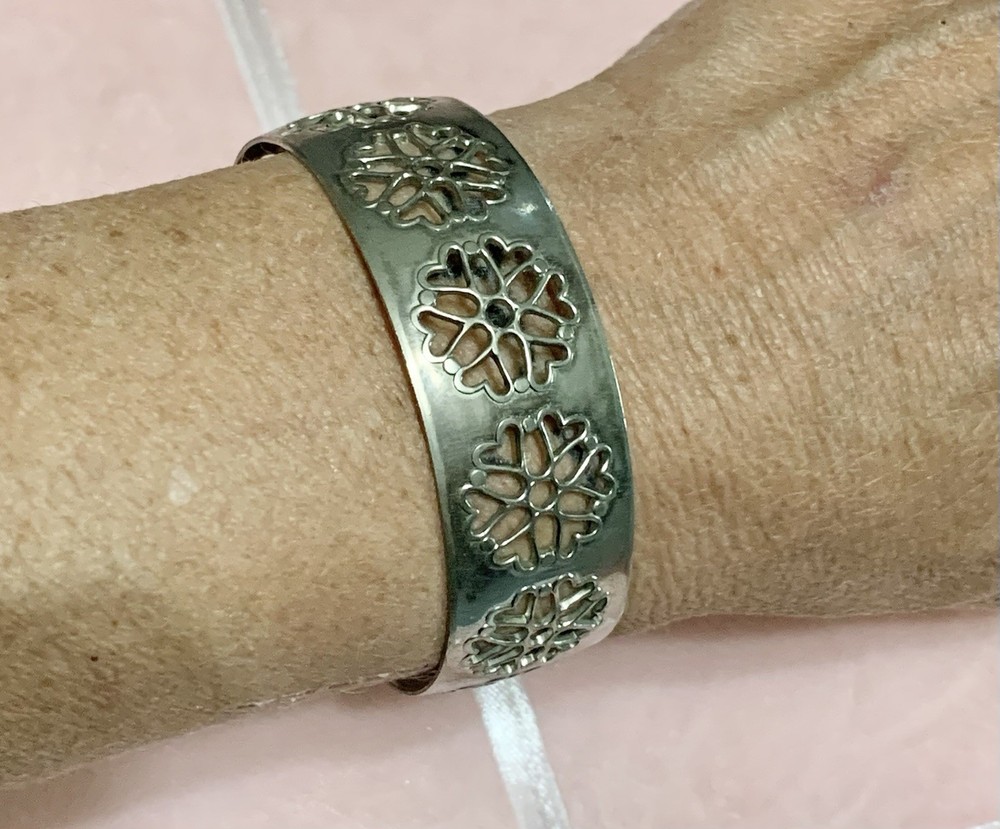 Vintage Silver Plated Metal Openwork Filigree Floral Pattern Cuff Bracelet