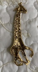 Graziano Brass Giraffe Brooch, beautiful cutwork. 5″ long, beautiful – Signed!