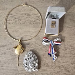VINTAGE ASSORTED JEWELRY LOT / 4 Pieces