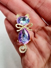 Purple Crystal Cat Brooch Gold Tone Rhinestone Kitty Pin