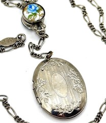 Vintage Silver Tone Oval Photo Locket Drop Pendant Necklace Figaro Chain