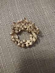 Vintage Crown Trifari Wreath Faux Pearl Leaves Brushed Gold Tone Brooch