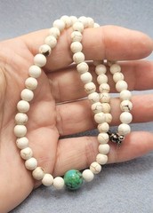 White Howlite necklace features a central turquoise bead Magnetic Clasps 15in.