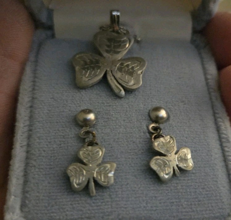 Mullen Bros Sterling Silver Shamrock Pendant Earring Set Boxed Fall River, Ma.