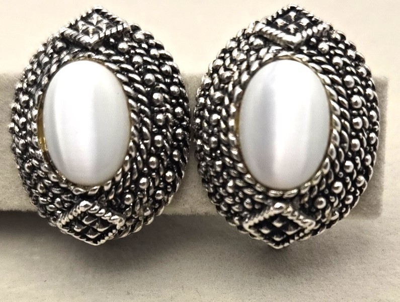 Vintage Estate Clip-On Glam Retro Earrings Faux-Pearl Gold/Silver Tone 1970-90s