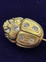 MMA Metropolitan Museum Of Art Goldtone Scarab Stickpin w/Swarovski Crystals