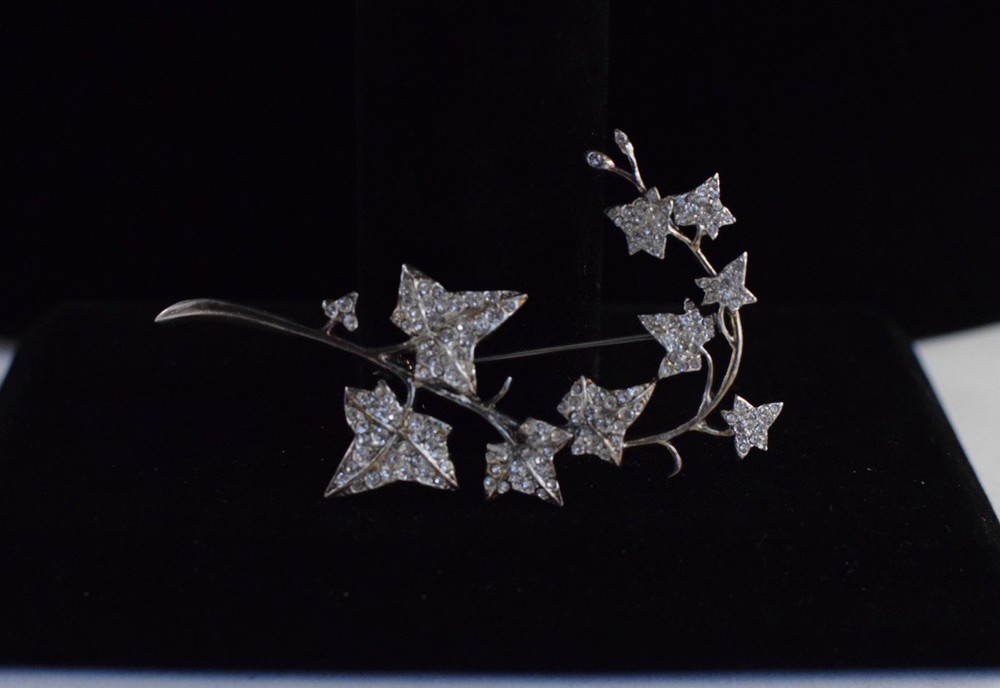 VTG Metropolitan Ivy Leaves Rhinestone Vine MMA MAd 925 USA Brooch