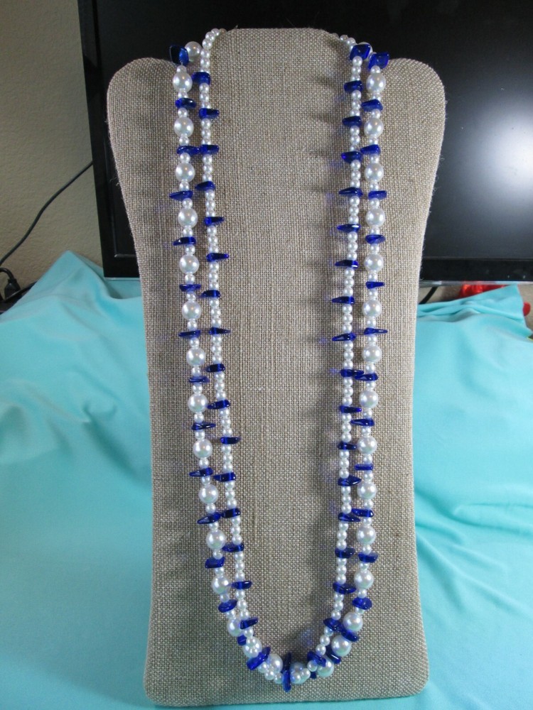 Vintage RoxSann Chunky White Faux Pearl & Blue Acrylic Bead Necklace 34″ / O