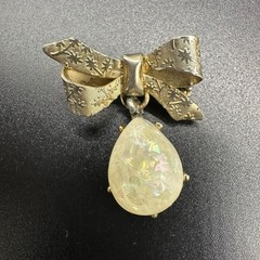 Vintage Gold Tone Bow Teardrop Dangle Brooch Pin Cottage Granny Charm Romantic