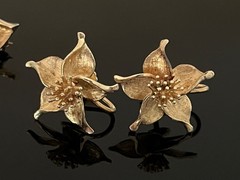 Vintage Solid 14K gold Flower pin and matching Screw back earrings, Fisher DsVa