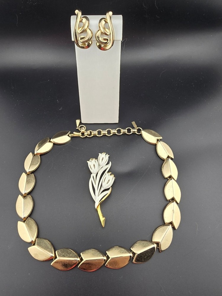 Vintage Monet Gold-Tone Jewelry Set – Necklace Earrings & Tulip Brooch