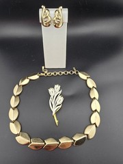 Vintage Monet Gold-Tone Jewelry Set – Necklace Earrings & Tulip Brooch