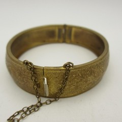 Vintage Etched Floral Bracelet Safety Chain Gold Tone