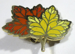 VTG HALLMARK CARDS METAL FALL AUTUMN LEAVES Brooch pin Yellow orange gold tone