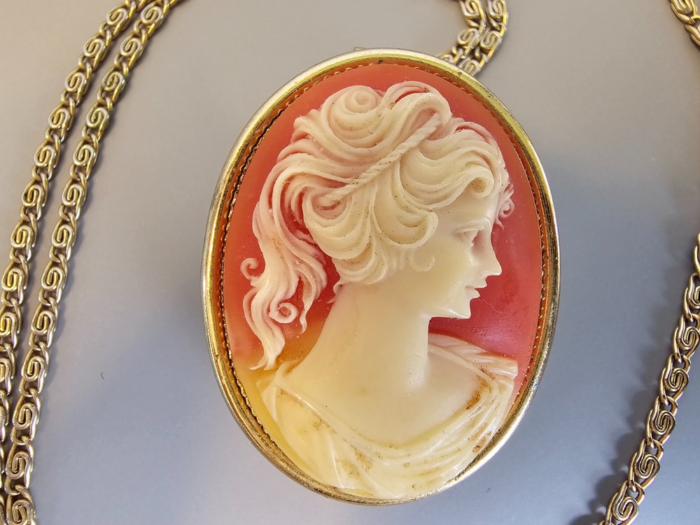 Vintage Cameo Perfume Locket Brooch Pendant Necklace 1970s Solid Perfume Intact
