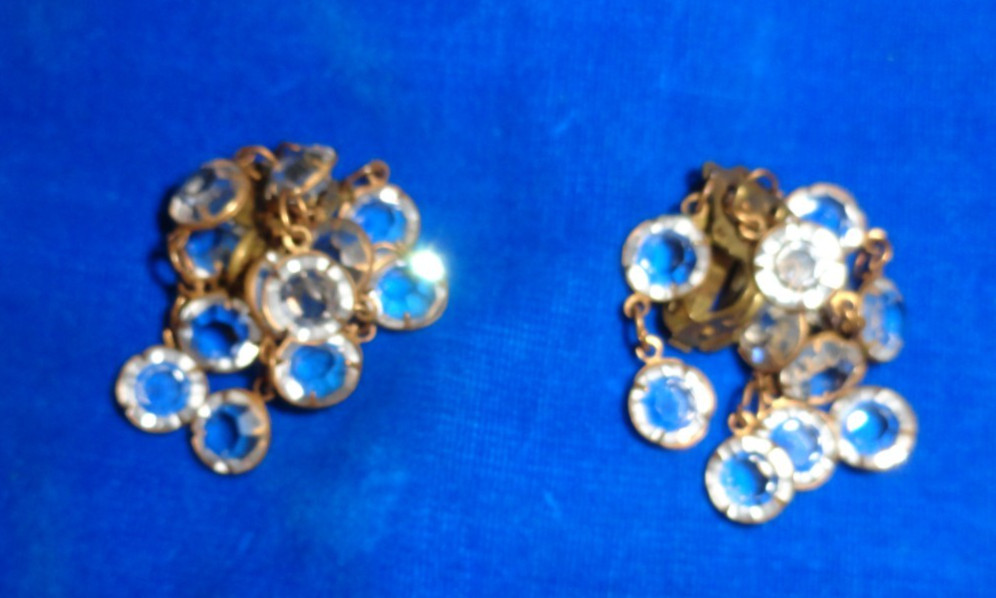 Vintage Unbranded Clear Beads Clusters Dangle Clip on Earrings
