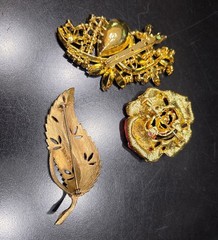 Vintage To Now Goldtone Leaf Rhinestone Blue Pink Flower Brooch Lot 293-160