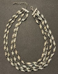 Glamorous Vintage Twisting Chain Silver Tone Bib Necklace