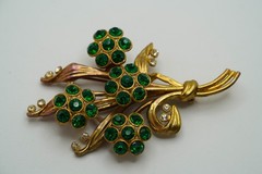 Vintage 8cm Gold Tone Green Rhinestone Flower Brooch Large JB39