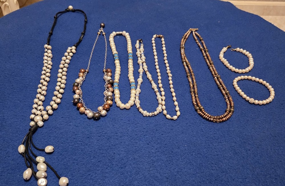 Vintage Mod Freshwater Pearl Jewlery Lot Of 8.