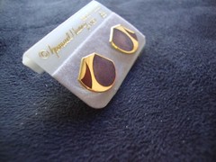VINTAGE SAMUEL HUANG DESIGNER CLOISONNE RETRO MOD PURPLE & RED STUD EARRINGS